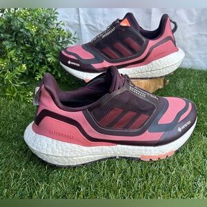 Adidas UltraBoost 22 GORE-TEX
'Wonder Red Shadow Maroon' women size 9  New